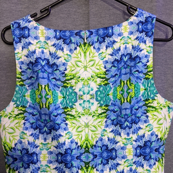 Floral Print Short Dress - Picture 2 of 6